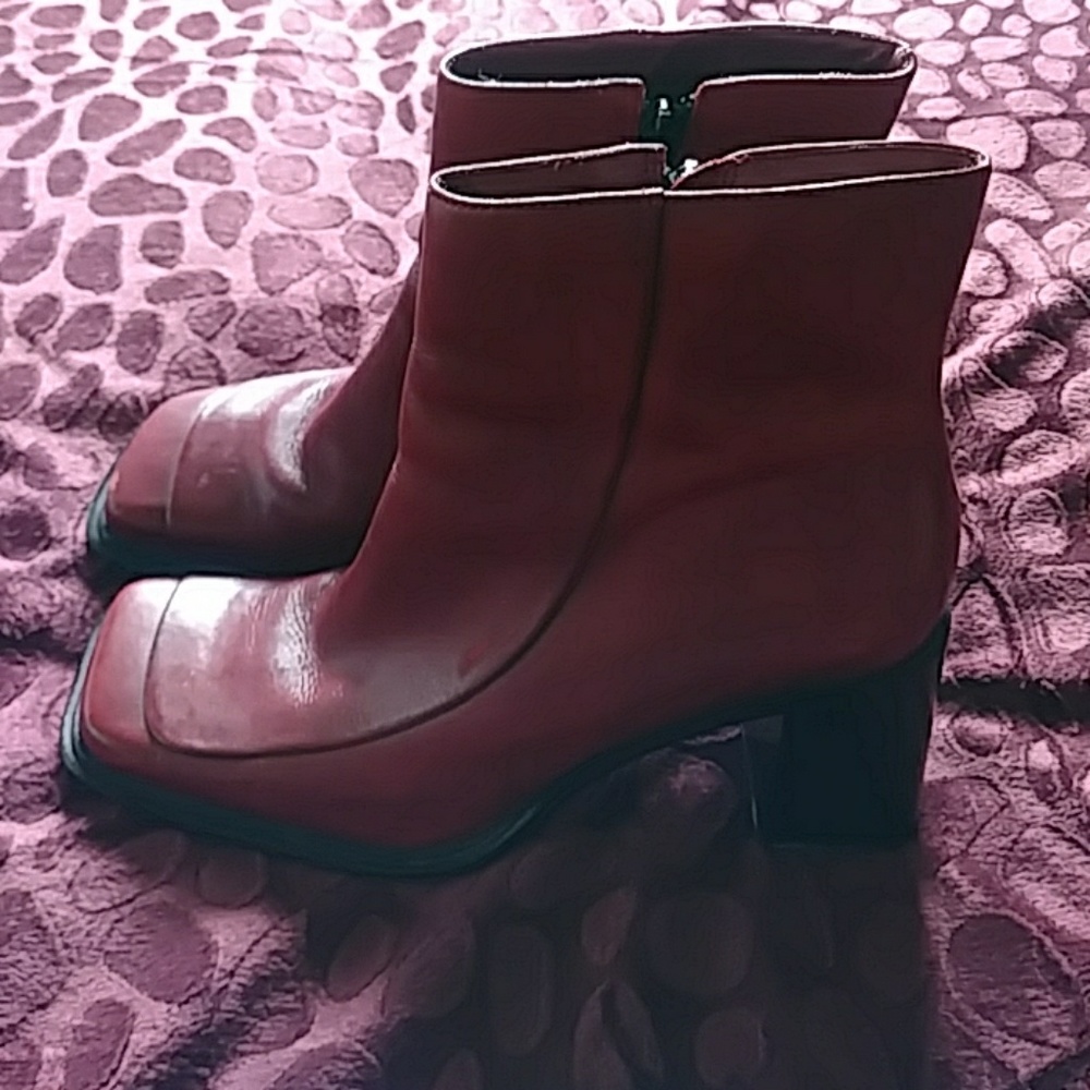 Boots - Picture 4 of 7
